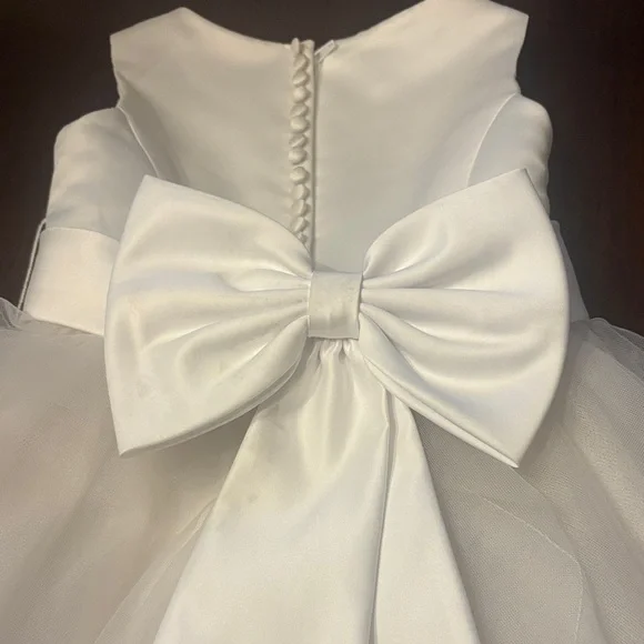 David’s Bridal Classic White Satin & Tulle Flower Girl Dress for Kids - Picture 4 of 5